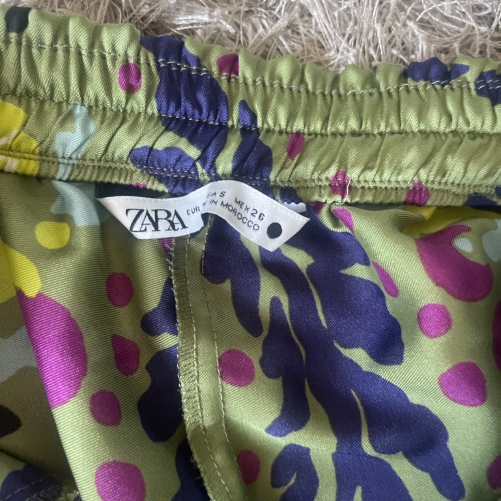 Zara Green Floral Stretch Waist with Drawstring Shorts Size Small - Picture 6 of 7